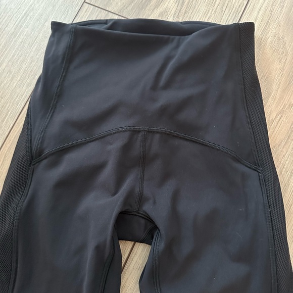 Lululemon Everlux and Mesh high rise tight legging size 2 length 28 inch - Picture 6 of 15